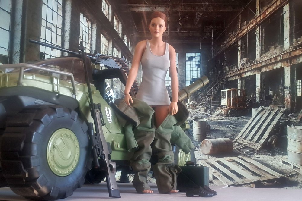 27670_Adelyn in Alien Invasion 01-12.jpg